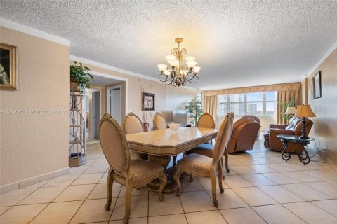 Condo in Hollywood, Florida, 2 bedrooms  № 1623141 - photo 10