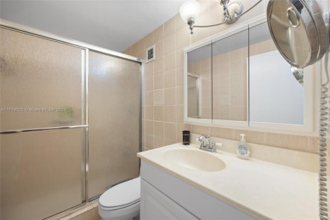 Condo in Hollywood, Florida, 2 bedrooms  № 1623141 - photo 21