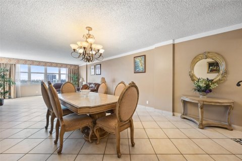Condominio en alquiler en Hollywood, Florida, 2 dormitorios, 135.54 m2 № 1623141 - foto 9