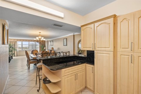 Condo in Hollywood, Florida, 2 bedrooms  № 1623141 - photo 7