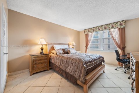 Condo in Hollywood, Florida, 2 bedrooms  № 1623141 - photo 12