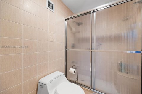 Condo in Hollywood, Florida, 2 bedrooms  № 1623141 - photo 18