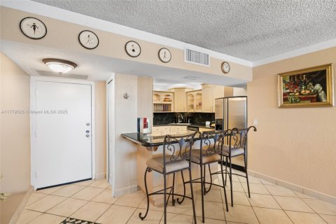 Condo in Hollywood, Florida, 2 bedrooms  № 1623141 - photo 6