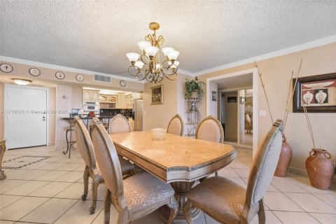 Condo in Hollywood, Florida, 2 bedrooms  № 1623141 - photo 11
