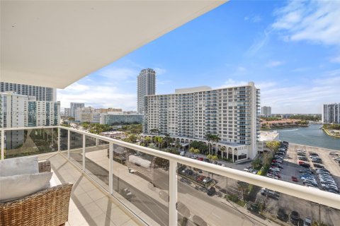 Condominio en alquiler en Hollywood, Florida, 2 dormitorios, 135.54 m2 № 1623141 - foto 24