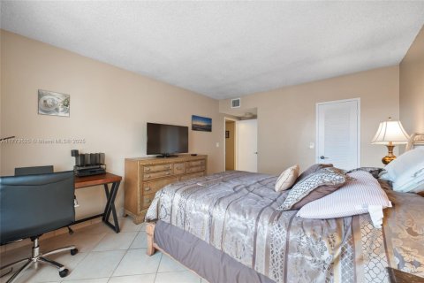 Condo in Hollywood, Florida, 2 bedrooms  № 1623141 - photo 14