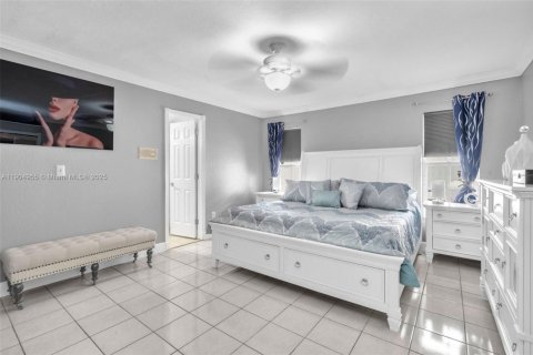 House in Miami, Florida 4 bedrooms, 186.27 sq.m. № 1955951 - photo 29