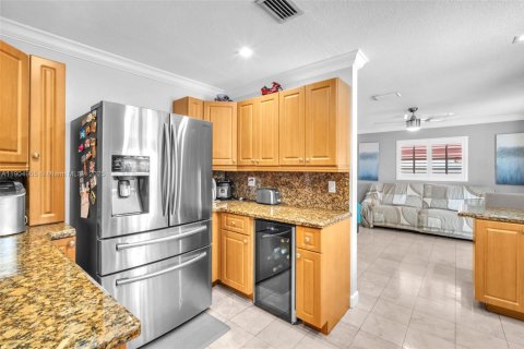 House in Miami, Florida 4 bedrooms, 186.27 sq.m. № 1955951 - photo 28