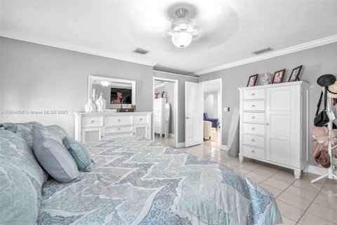 House in Miami, Florida 4 bedrooms, 186.27 sq.m. № 1955951 - photo 30