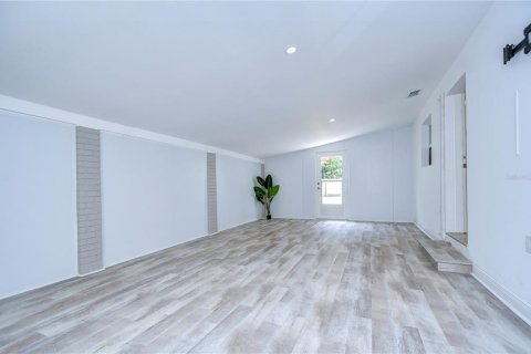 Casa en alquiler en Saint Petersburg, Florida, 2 dormitorios, 90.58 m2 № 2283731 - foto 16