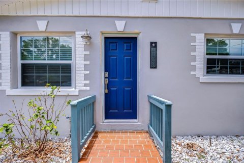 Casa en alquiler en Saint Petersburg, Florida, 2 dormitorios, 90.58 m2 № 2283731 - foto 3