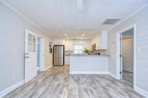 Casa en alquiler en Saint Petersburg, Florida, 2 dormitorios, 90.58 m2 № 2283731 - foto 8