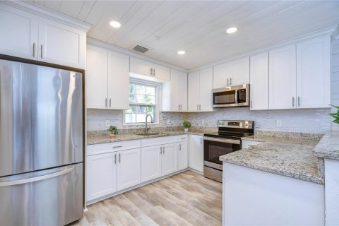 Casa en alquiler en Saint Petersburg, Florida, 2 dormitorios, 90.58 m2 № 2283731 - foto 11
