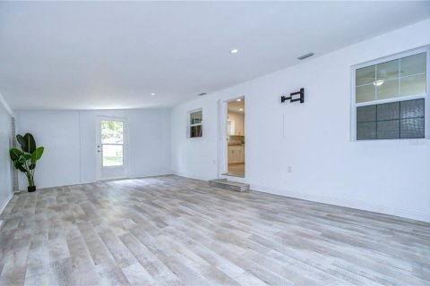 Casa en alquiler en Saint Petersburg, Florida, 2 dormitorios, 90.58 m2 № 2283731 - foto 18