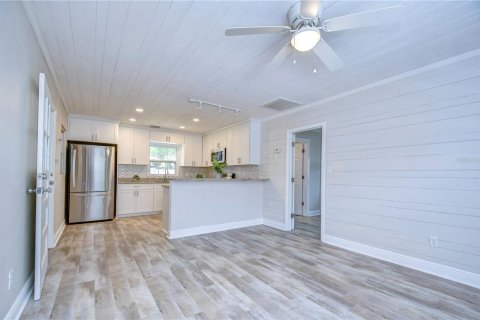 Casa en alquiler en Saint Petersburg, Florida, 2 dormitorios, 90.58 m2 № 2283731 - foto 9
