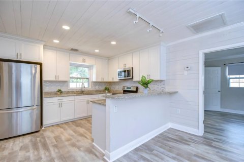 Casa en alquiler en Saint Petersburg, Florida, 2 dormitorios, 90.58 m2 № 2283731 - foto 10