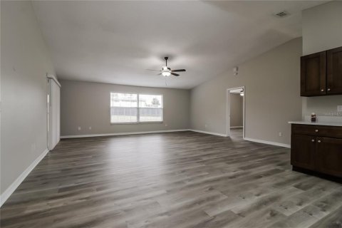 Casa en alquiler en Deltona, Florida, 3 dormitorios, 129.69 m2 № 1690606 - foto 3