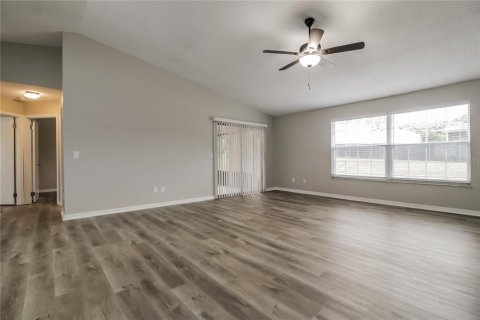 Casa en alquiler en Deltona, Florida, 3 dormitorios, 129.69 m2 № 1690606 - foto 5