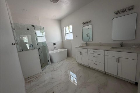 Villa ou maison à vendre à Port Charlotte, Floride: 3 chambres, 165.18 m2 № 2142976 - photo 9