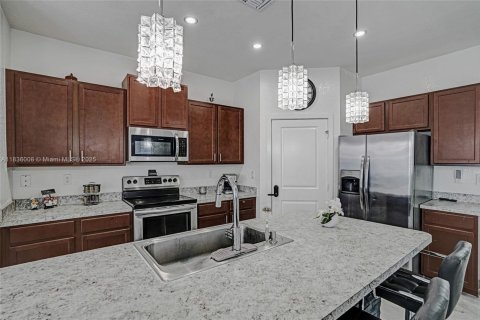 House in Homestead, Florida 3 bedrooms, 156.54 sq.m. № 1819685 - photo 18
