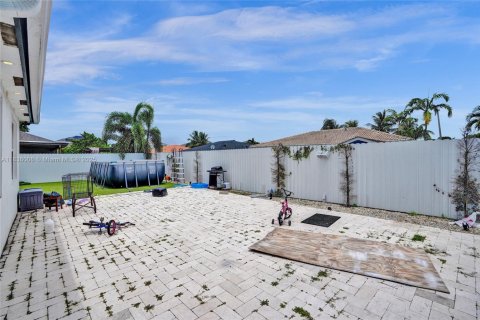 House in Homestead, Florida 3 bedrooms, 156.54 sq.m. № 1819685 - photo 9