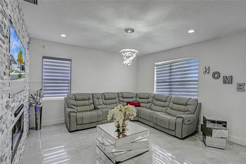 House in Homestead, Florida 3 bedrooms, 156.54 sq.m. № 1819685 - photo 23