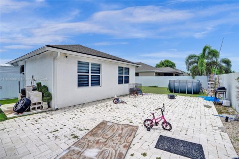 House in Homestead, Florida 3 bedrooms, 156.54 sq.m. № 1819685 - photo 10