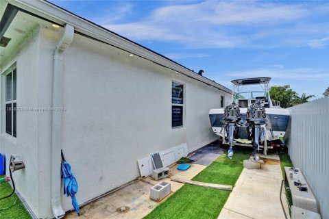 House in Homestead, Florida 3 bedrooms, 156.54 sq.m. № 1819685 - photo 12