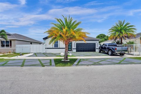 House in Homestead, Florida 3 bedrooms, 156.54 sq.m. № 1819685 - photo 4