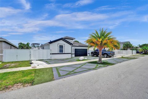 House in Homestead, Florida 3 bedrooms, 156.54 sq.m. № 1819685 - photo 5