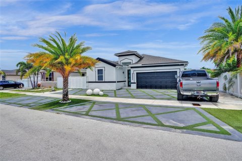 House in Homestead, Florida 3 bedrooms, 156.54 sq.m. № 1819685 - photo 3