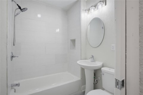 Casa en venta en Eustis, Florida, 3 dormitorios, 192.96 m2 № 2363365 - foto 25