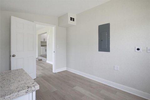 Casa en venta en Eustis, Florida, 3 dormitorios, 192.96 m2 № 2363365 - foto 27