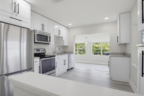 Casa en venta en Eustis, Florida, 3 dormitorios, 192.96 m2 № 2363365 - foto 14