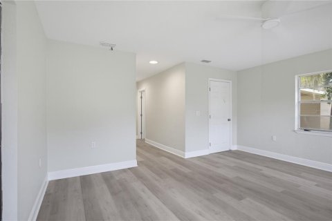Casa en venta en Eustis, Florida, 3 dormitorios, 192.96 m2 № 2363365 - foto 18
