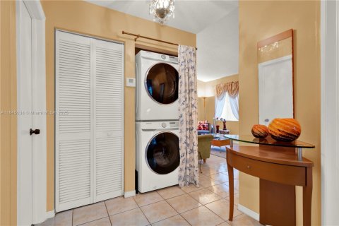 Touwnhouse à vendre à Miami, Floride: 3 chambres, 104.98 m2 № 1849116 - photo 22