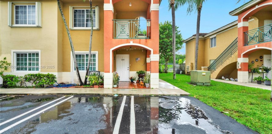 Touwnhouse à Miami, Floride 3 chambres, 104.98 m2 № 1849116
