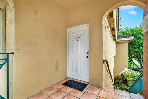 Touwnhouse à vendre à Miami, Floride: 3 chambres, 104.98 m2 № 1849116 - photo 3