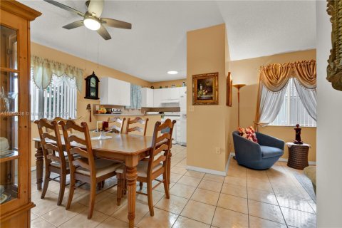 Touwnhouse à vendre à Miami, Floride: 3 chambres, 104.98 m2 № 1849116 - photo 13