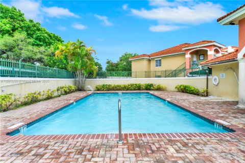Touwnhouse à vendre à Miami, Floride: 3 chambres, 104.98 m2 № 1849116 - photo 25