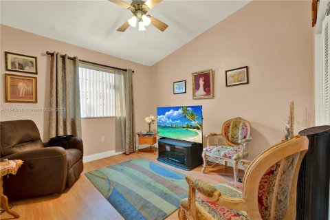 Touwnhouse à vendre à Miami, Floride: 3 chambres, 104.98 m2 № 1849116 - photo 21