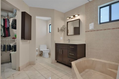 Casa en venta en Miami, Florida, 4 dormitorios, 174.75 m2 № 1872345 - foto 23