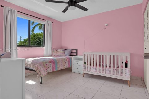 Casa en venta en Miami, Florida, 4 dormitorios, 174.75 m2 № 1872345 - foto 27