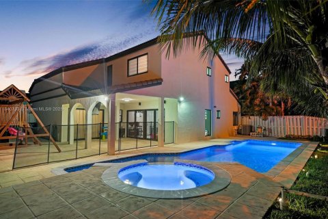 Casa en venta en Miami, Florida, 4 dormitorios, 174.75 m2 № 1872345 - foto 4