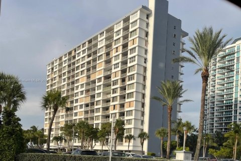 Condominio en venta en North Bay Village, Florida, 1 dormitorio, 87.33 m2 № 1761831 - foto 3
