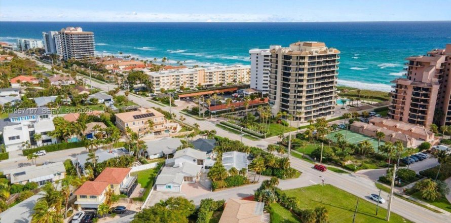 Commercial property in Juno Beach, Florida № 2018020