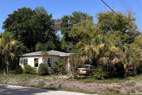 House in Tampa, Florida 2 bedrooms, 69.58 sq.m. № 2198310 - photo 12