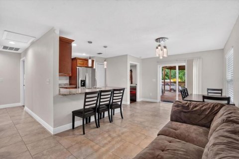 Casa en venta en Tampa, Florida, 3 dormitorios, 125.14 m2 № 2167068 - foto 5