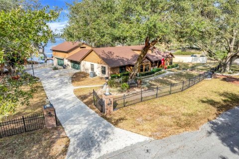 Casa en venta en Groveland, Florida, 4 dormitorios, 323.67 m2 № 1523458 - foto 1