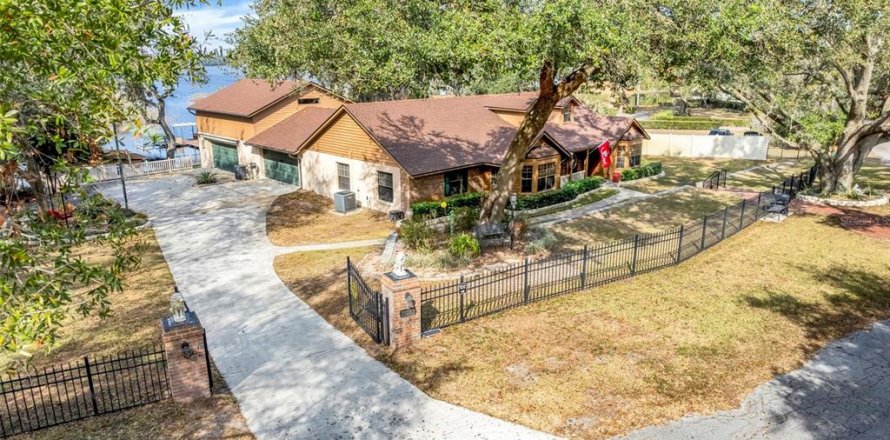 Casa en Groveland, Florida 4 dormitorios, 323.67 m2 № 1523458